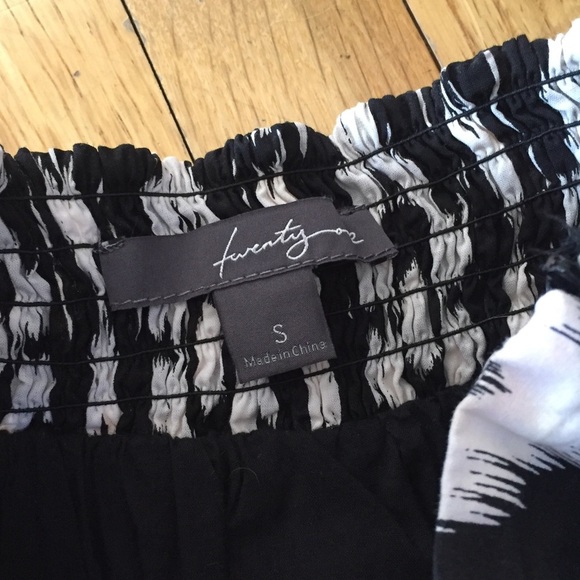 2 Forever 21 Patterned Mini Skirts Sz S/M - Picture 3 of 5